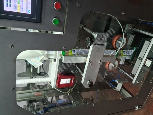 Machine de conditionnement vertical avec élévateur à 4 plateaux
