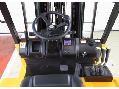 2.5 Ton Yük Kapasitesi Dizel Forklift - 2