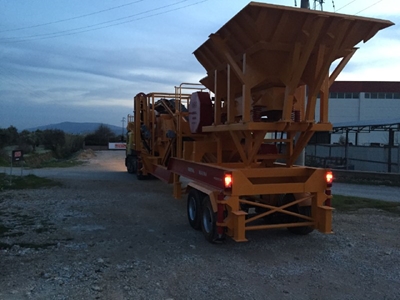 Mobile Stone Crushing Plant - 0