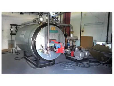 Thermische Ölkessel mit flüssigem und gasförmigem Brennstoff mit einer Leistung von 4.000.000 kcal/h