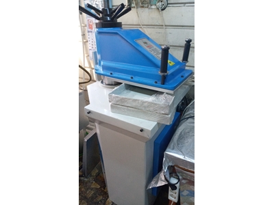 Presse de découpe à tête rotative guillotine  - 2
