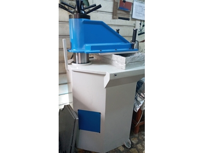 Presse de découpe à tête rotative guillotine  - 3