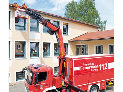 6100 Kg (19 Mt) Truck-Mounted Folding Boom Mobile Crane - 1