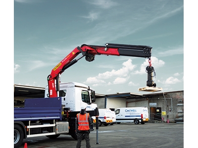 6100 Kg (14.8 Mt.) Vehicle-Mounted Folding Boom Mobile Crane - 2