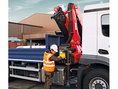 6100 Kg (14.8 Mt.) Vehicle-Mounted Folding Boom Mobile Crane - 1