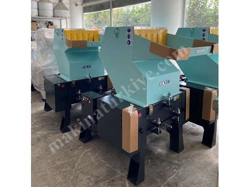 450-600 Kg / Hour Capacity Plastic Crushing Machine