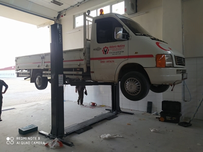 4 Ton Şaseli Elektrohidrolik 2 Sütunlu Oto Lift - 9