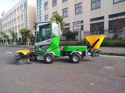 300 Kg Trash Capacity Vacuum Diesel Road Sweeper - 0