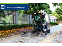 300 Kg Trash Capacity Vacuum Diesel Road Sweeper - 3