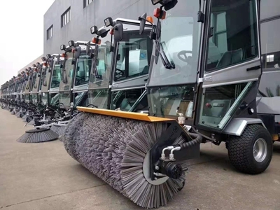 300 Kg Trash Capacity Vacuum Diesel Road Sweeper - 5