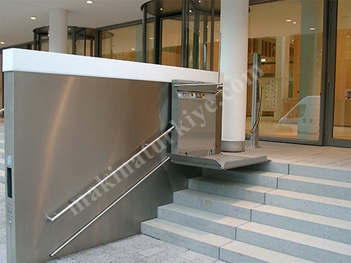 Ascenseur pour personnes handicapées à escalier