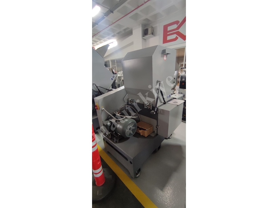 270 - 2500 Kg / Saat Güçlü Plastik Kırma Makinası