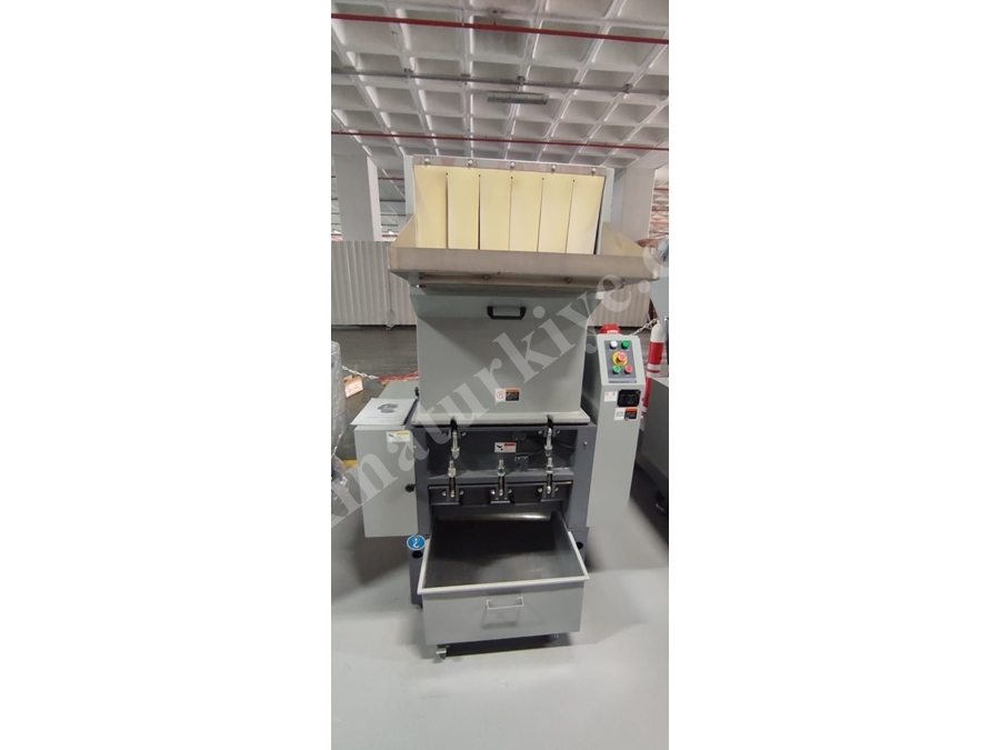 270 - 2500 Kg / Saat Güçlü Plastik Kırma Makinası