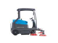 Labomat SWP 200B 700 Mm Industrial Rider Floor Sweeping Machine - 3