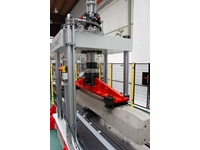 Hydraulic Universal Testing Machine for Railway Industry - 2