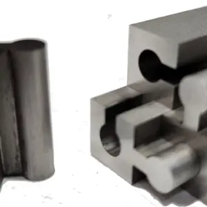 Machine d'érosion par fil CNC DK 7735 pour acier et titane