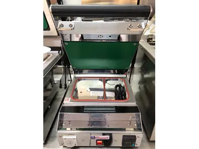 Машина для закрытия картонных тарелок с двумя ячейками