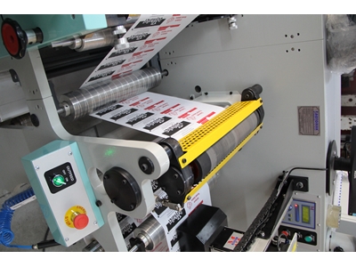 Machine d'impression d'étiquettes flexographiques - 12