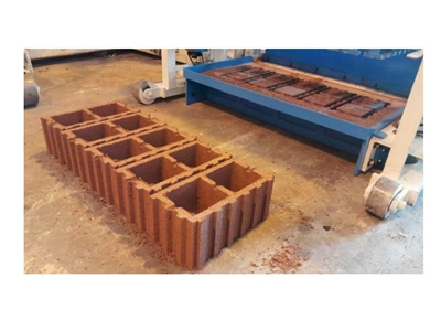 1100 Pieces / Hour Mobile Concrete Curb Machine - 2