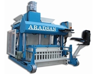 700-1300 Adet / Saat Yürüyen Beton Bordür Makinası