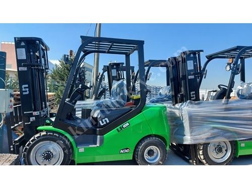 2.0 Ton 4700 mm Triplex Lityum Akülü Forklift