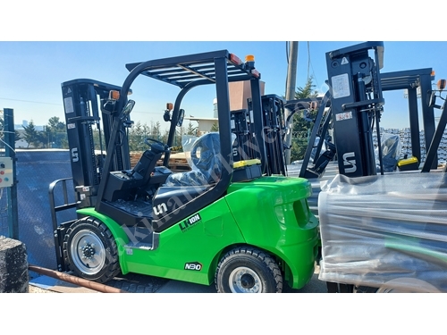 2.0 Ton 4700 mm Triplex Lityum Akülü Forklift