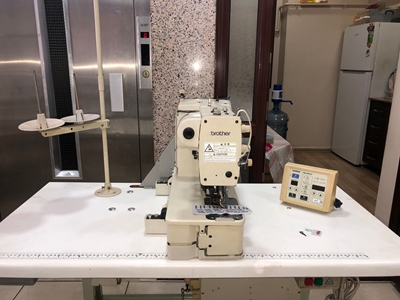 Machine à boutonnière automatique 800A3 - 1