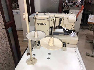 Machine à boutonnière automatique 800A3 - 5