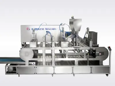 Machine de remplissage de sirop linéaire à 12000 pièces/heure