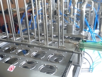 Machine de remplissage de yaourt liquide linéaire à 4500 pièces/heure - 4