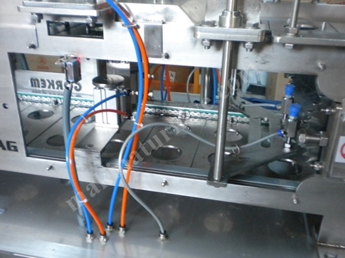 Machine de remplissage de yaourt liquide à 2400 pièces/heure