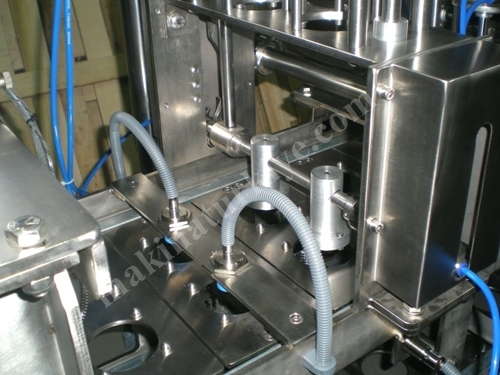 2400 Stück/Stunde Wasser-Joghurt-Buttermilch-Abfüllmaschine