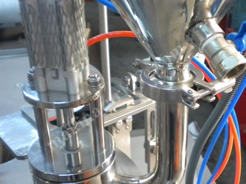 Machine de remplissage de yaourt liquide à rotation à 1350 pièces/heure