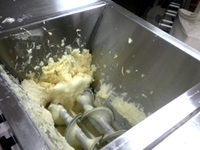 Machine de remplissage linéaire de beurre double et d'emballage volumétrique - 3