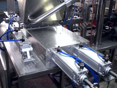 Machine de remplissage liquide alimentaire volumétrique linéaire (à piston) double ligne