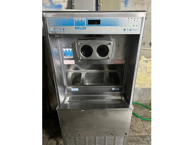 3-Arm Eiscreme Füllmaschine - 0
