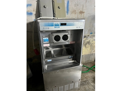 3-Arm Eiscreme Füllmaschine - 1