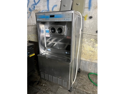 3-Arm Eiscreme Füllmaschine - 2