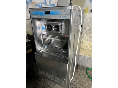 3-Arm Eiscreme Füllmaschine - 3