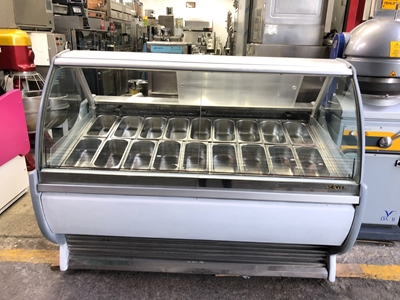 18-Tub Refrigerated Ice Cream Display