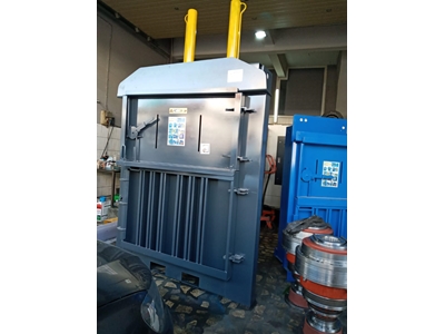 Machine de pressage et de mise en balles de fibres textiles en tissu - 6