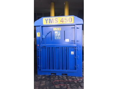 Machine de pressage et de mise en balles de fibres textiles en tissu - 7