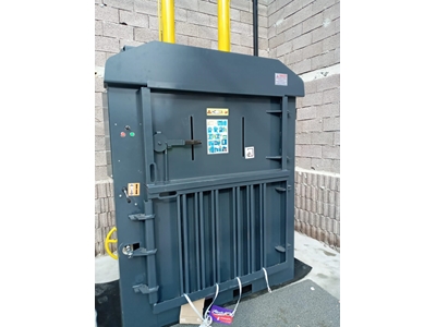 Machine de pressage et de mise en balles de fibres textiles en tissu - 3