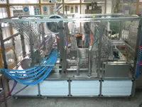 Machine de remplissage de liquides linéaire 6 voies (fromage blanc yaourt) 