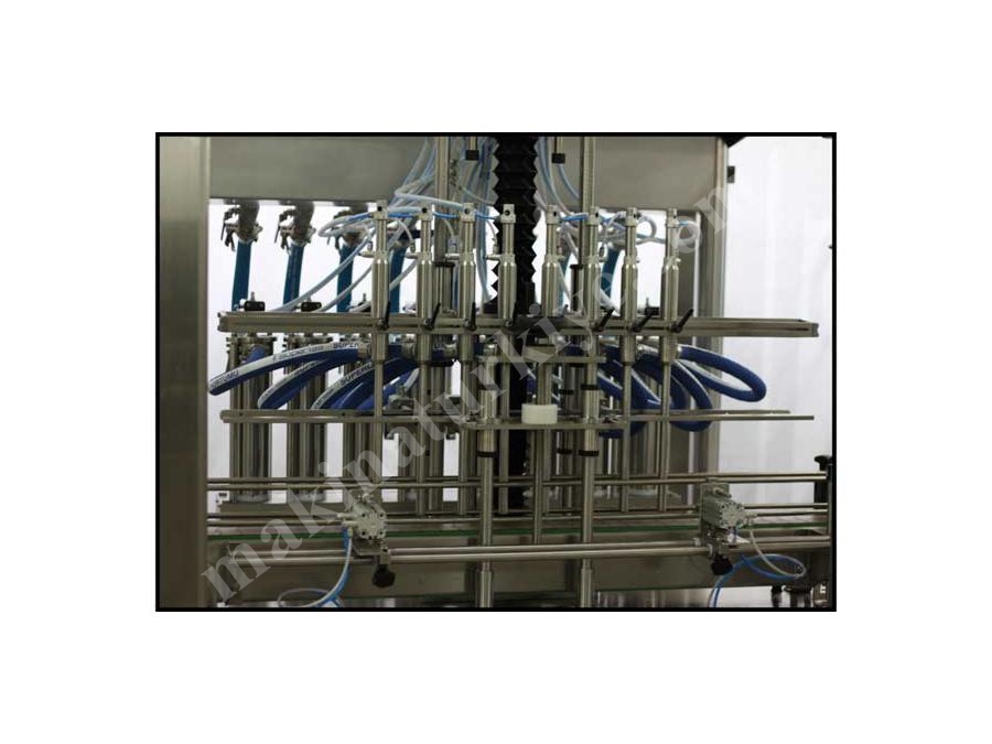 200-4000 Units/ Hour Double Servo Motor Volumetric Liquid Filling Machine