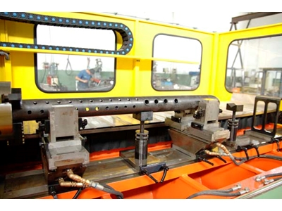 1700 mm Dört Eksenli Boru Profil Delme Makinası - 1