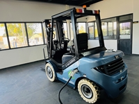 Rakipsiz Güç!! Royal Lityum İyon Akülü 3 Tonluk Forklift