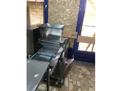 3-Mold Dry Cake Cookie Machine - 1