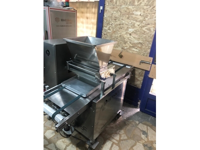 3-Mold Dry Cake Cookie Machine - 0