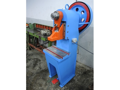15 Ton Volantlı Eksantrik Pres - 2